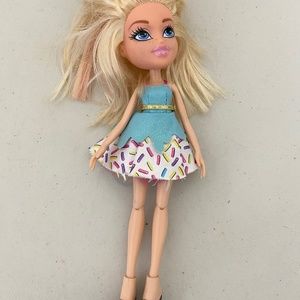 2015 MGA Bratz Fashion Action Figure Doll Sweet Sweet Style Cloe 10 inches